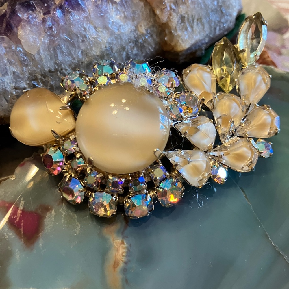 AURORA BOREALIS CRYSTAL PRONG SET STONES WITH MOON GLOW AND CABUCHONS BROOCH - Picture 10 of 12